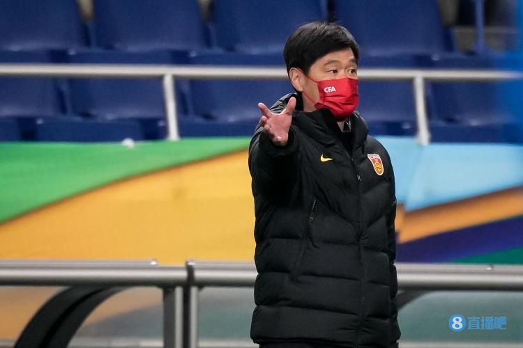 今夏28岁的阿兹蒙租借加盟罗马一个赛季，包含买断条款。